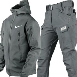 Nike – Vindjacka och Byxor